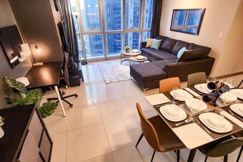 Spacious Executive 3br Apt with PS4 & bathtub in BGC Apartment in Makati