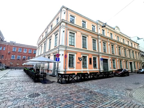 Property building, Facade/entrance, Day, Neighbourhood