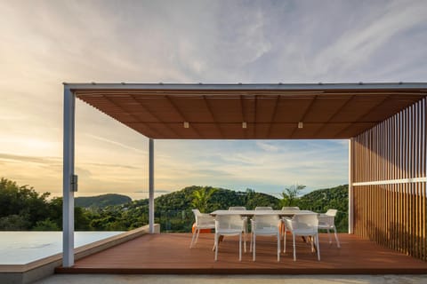 Patio, Natural landscape, View (from property/room), Balcony/Terrace, Dining area, Mountain view, Sea view