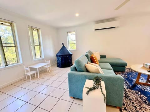 Simple & Peaceful Holiday Escape! Entire 4 Bedroom House 10min to Theme Parks Maison in Upper Coomera