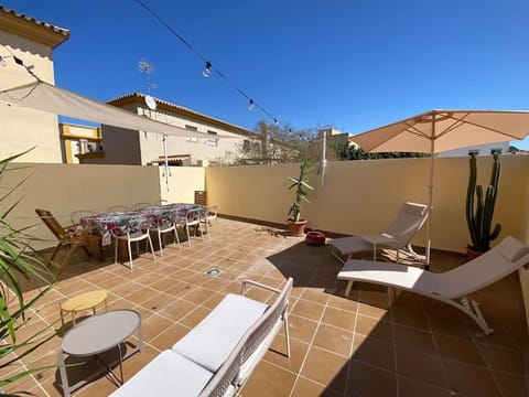 Patio, Day, Balcony/Terrace, Dining area, sunbed