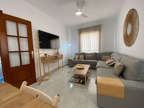 TV and multimedia, Living room, Seating area, Dining area, air conditioner