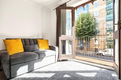 Very Nice Tower Bridge Apartment - 2 Bdr - 2 Bath Apartment in London Borough of Southwark