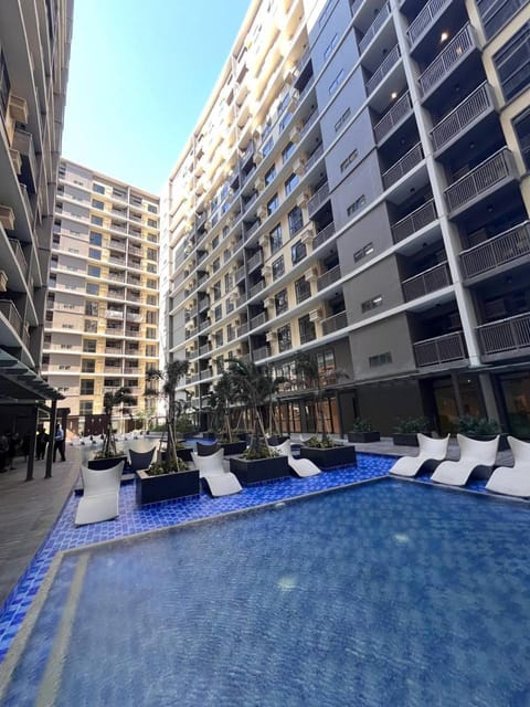 Pool view, Swimming pool, sunbed