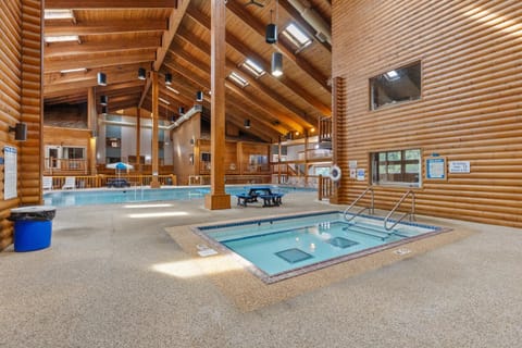 Hot Tub, Swimming pool