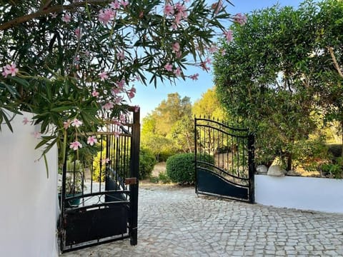 Bella Vista Countryside Villa Retreat in Loule House in Loulé