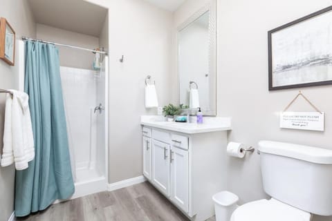 Luxury, Style and Comfort 4 Bathrooms 21 Casa in Ridgecrest