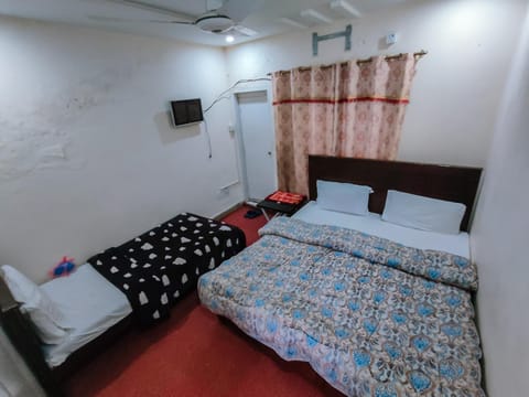 Bed, TV and multimedia, Bedroom, bunk bed, air conditioner