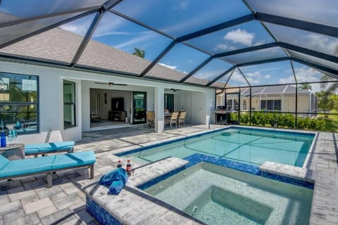 Villa Calm Waters by CoralVilla - pool & spa, cozy Villa in Cape Coral