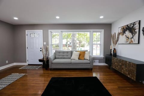 Living room, Photo of the whole room, Seating area