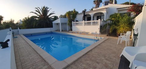 Property building, Balcony/Terrace, Swimming pool, sunbed