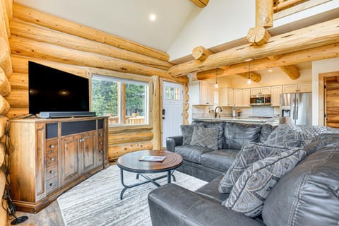 Log Cabin with Huge Deck and Hot Tub in Breckenridge! House in Blue River