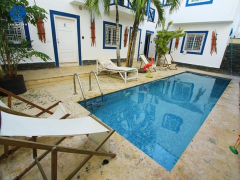 Property building, Day, Swimming pool