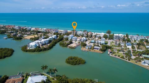 The Perfect Beach Getaway, 2 Bedroom, 2-Bath Home, Sleeps 7 House in Bonita Springs