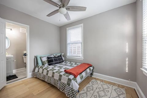 Updated Cozy 2-BR Near in Washington DC Apartment in District of Columbia