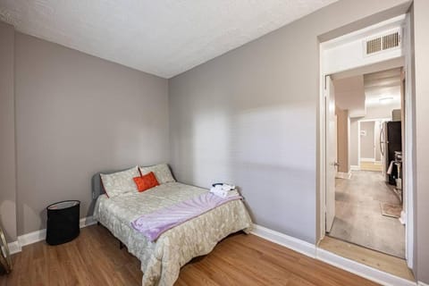 Updated Cozy 2-BR Near in Washington DC Apartment in District of Columbia