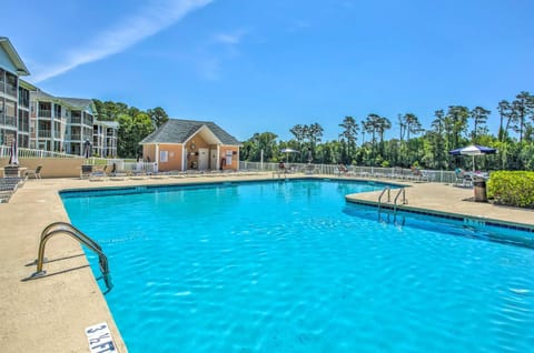 Myrtle Beach Condo with Community Pool and Hot Tub! Apartment in Carolina Forest