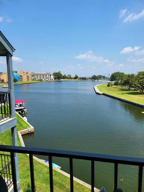 Balcony/Terrace, Lake view