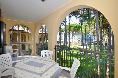 Balcony/Terrace, Garden view