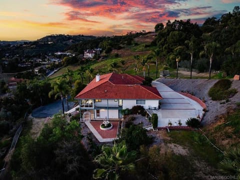 Grand View 5-Bedroom Villa, Gated, Nature, 20 cars parking, 100 guests max Villa in Fallbrook