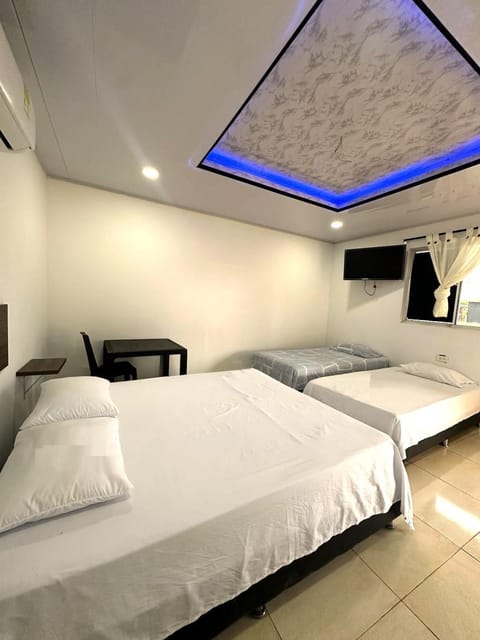 Bed, TV and multimedia, Bedroom, Family, air conditioner