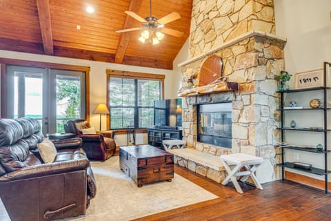 Lake Travis Home Near Marina with Spectacular Views! House in Jonestown