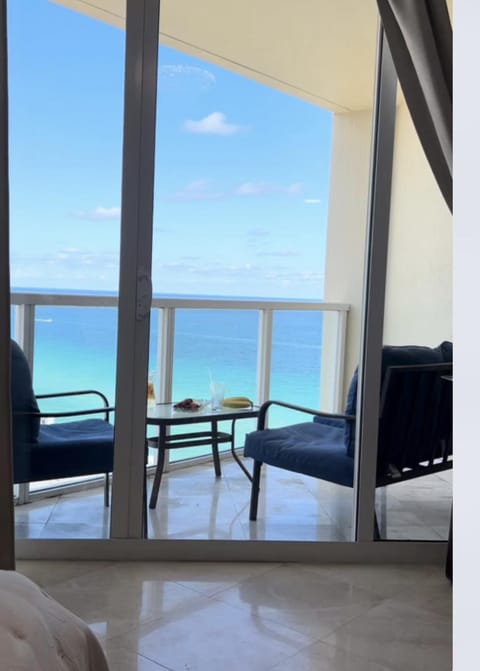 Luxury Oceanfront 3-Bedroom Condo with 3 Balconies Apartment in Sunny Isles Beach