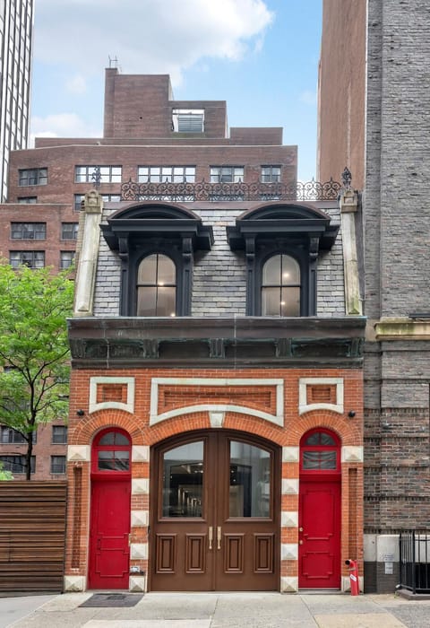 Property building, Facade/entrance