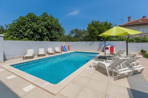 Comfort apartments with pool for adults in Medulin Apartment in Medulin