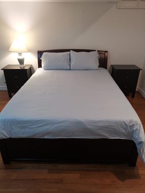 Cozy Private Rooms in Basement Bed and Breakfast in Richmond Hill