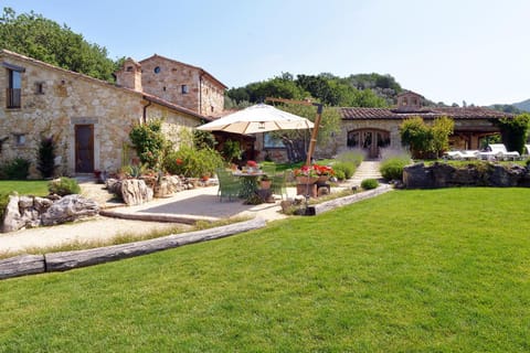 Luxury villa Colle dell'Asinello ,proprietari ,Price villa In esclusiva ed all inclusive area SPA h24 , Pool Heating 31 C , near ORVIETO Villa in Umbria