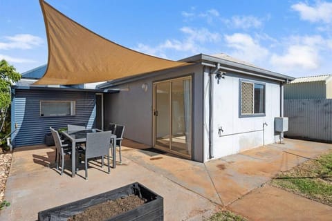 4-Bedrooms, New Bathrooms and Close to Town Centre House in Kalgoorlie - Boulder