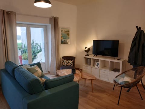 Communal lounge/ TV room, Living room