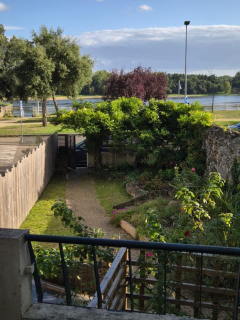 Spring, Day, Natural landscape, Garden, Garden, Balcony/Terrace, Garden view