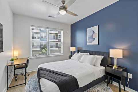 Modern 2BD - 5 Min DT, Gym, Parking, W-D - Sleeps 12 Apartment in Charlotte