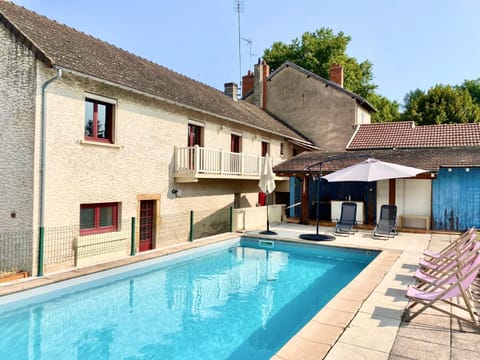 Patio, Day, Pool view, Swimming pool, sunbed