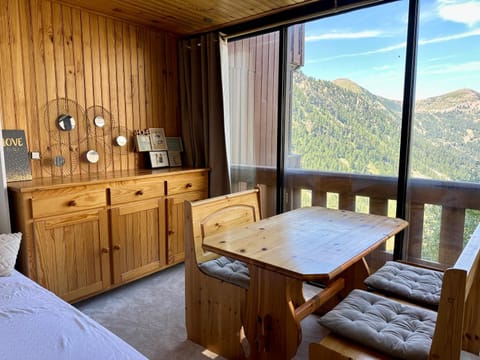 4 Seasons for 8 persons with Sauna and Local Ski Apartment in Isola