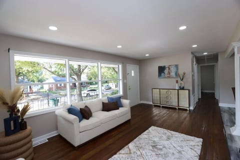 Living room, Seating area