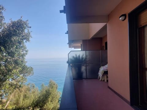 Ampio monolocale sul mare Apartment in Varazze