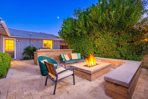 Ultimate, Scottsdale Getaway! Pool, BBQ, Sleeps 14 House in Scottsdale