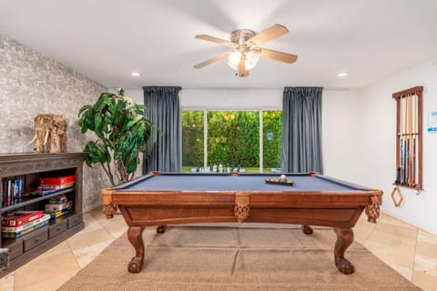 Ultimate, Scottsdale Getaway! Pool, BBQ, Sleeps 14 House in Scottsdale