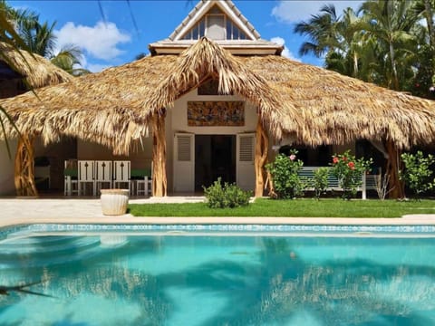 Property building, Day, Pool view, Swimming pool