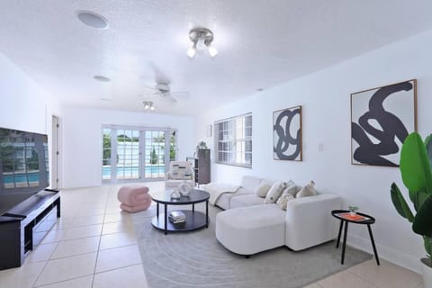 TV and multimedia, Living room, Seating area