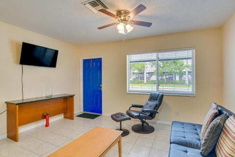 Centrally Located Hallandale Beach Condo Apartment in Hallandale Beach