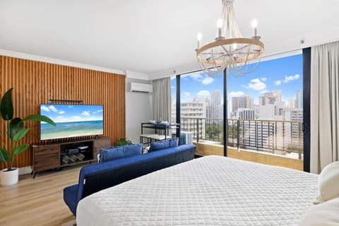 Chic boutique hotel and upgraded RG Apartment in McCully-Moiliili