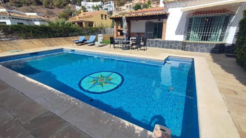 Patio, Swimming pool, sunbed