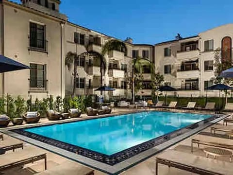 Lux One Bedroom Condo with Garden View Apartment hotel in Westwood