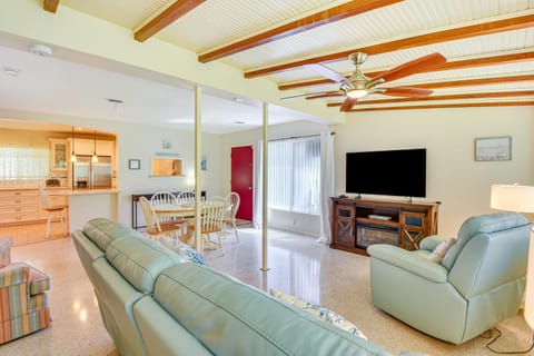 Mins from Anna Maria Island Bright Home with Pool! House in Bradenton