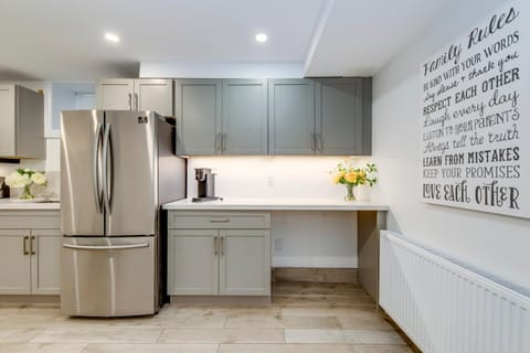 Midtown 2 Bedroom Basement Apartment Apartment in Toronto