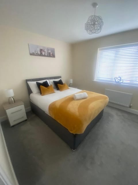 Radbourne House - Modern 2 Bed House in Derby